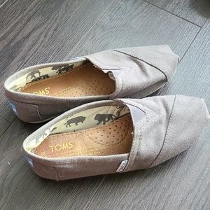 Toms Shoes